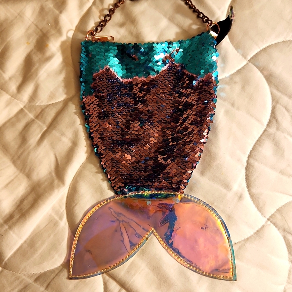 Mermaid tail crossbody bag with zipper. With flipping colors blue and pink